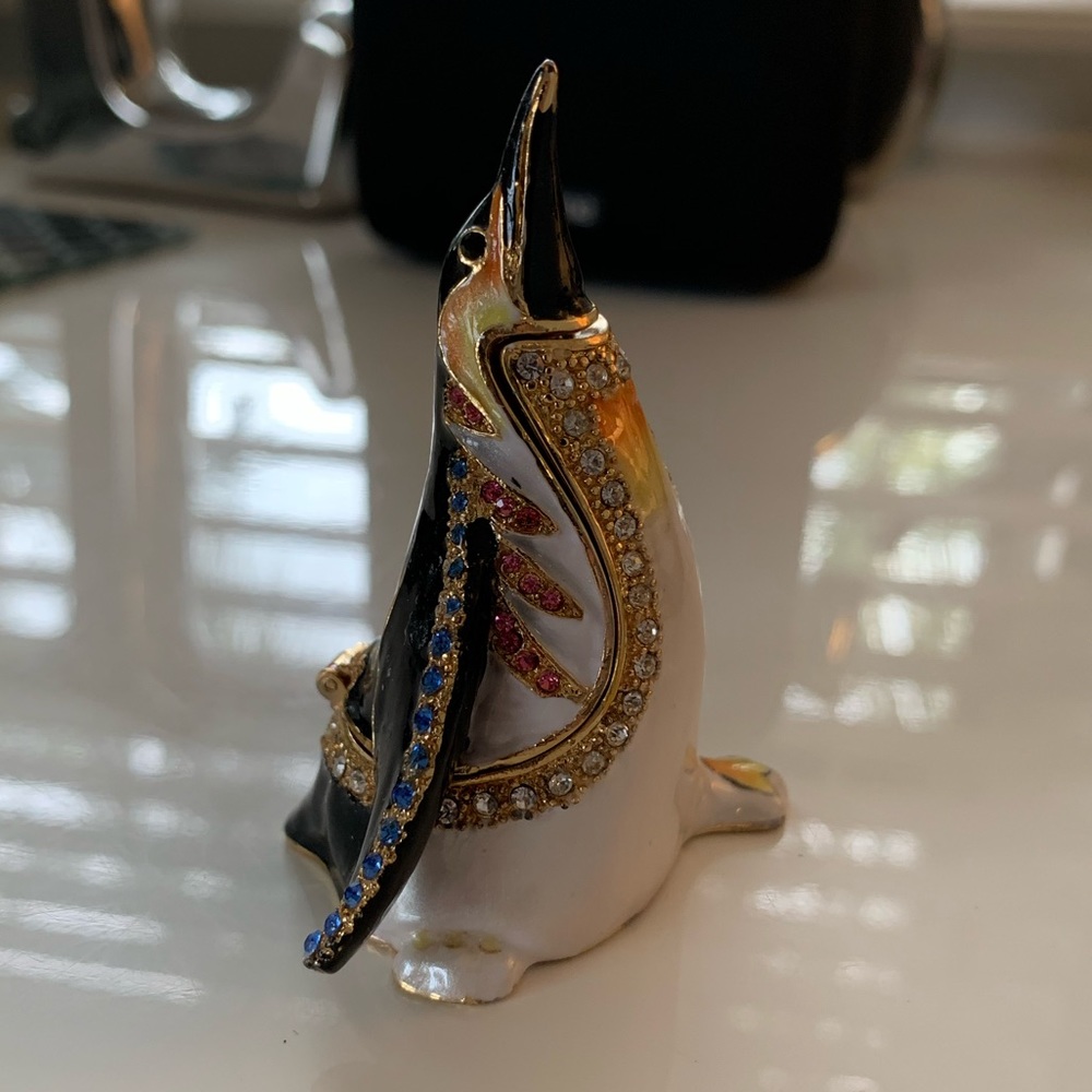 Papyrus Penguin Figurine w/ Matching Necklace